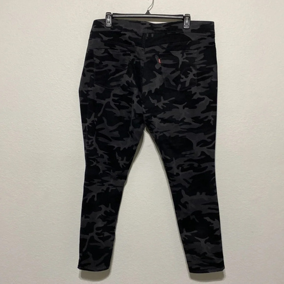 Levi's Plus Size Camo Pull-On Legging - Picture 6 of 8